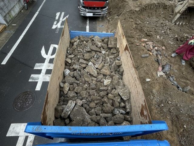 地中埋設物撤去工事(千葉県浦安市富士見)中の様子です。